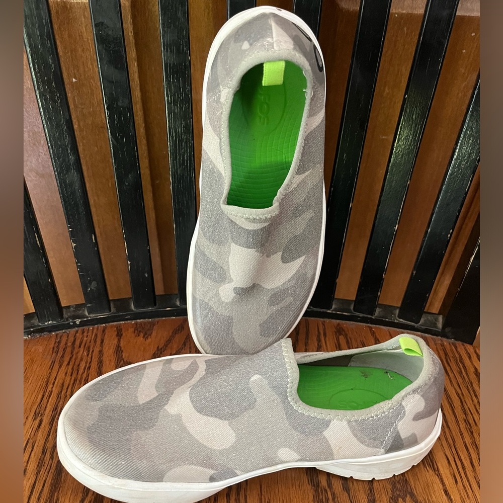 OOFOS camo shoes
